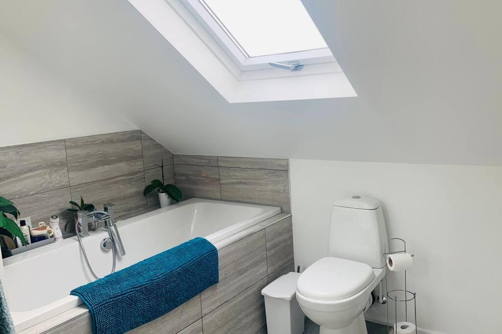 Love Lancing By The Sea With Optional Large Hot Tub Sleeps Up To 8 & Free Parking Villa Buitenkant foto